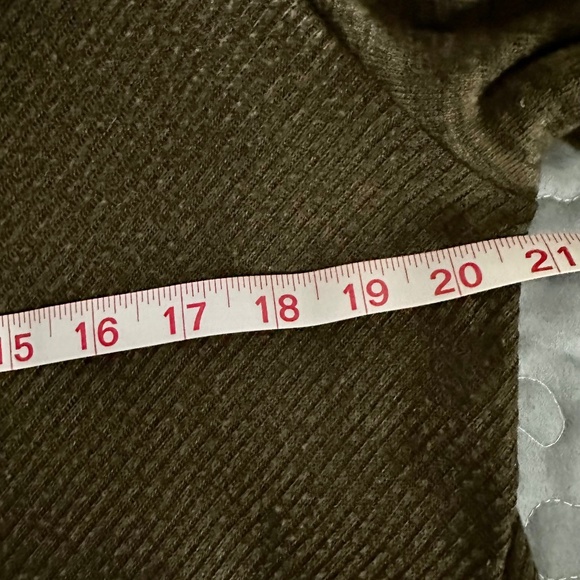 Women's Tunic Olive Green Medium Cowl Neck V-Bottom Tunic Size M (No Label) - Picture 4 of 8